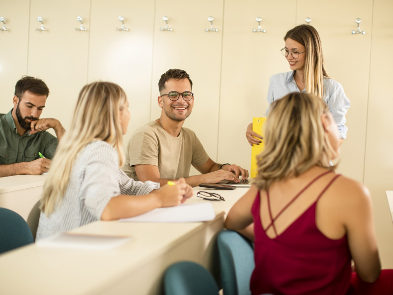 Esti gimnázium Esti gimnázium