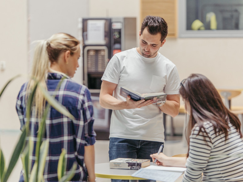 Esti iskola Dombóvár