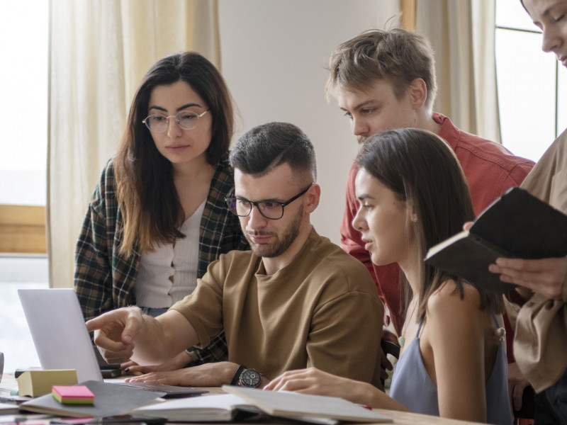 Esti gimnázium Gyula Esti gimnázium Gyula